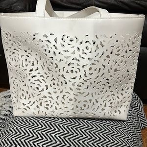 Oscar de la Renta White Flower Purse